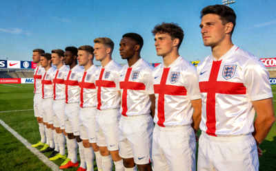 英格兰队赛前合影 - 白色球衣与圣乔治十字